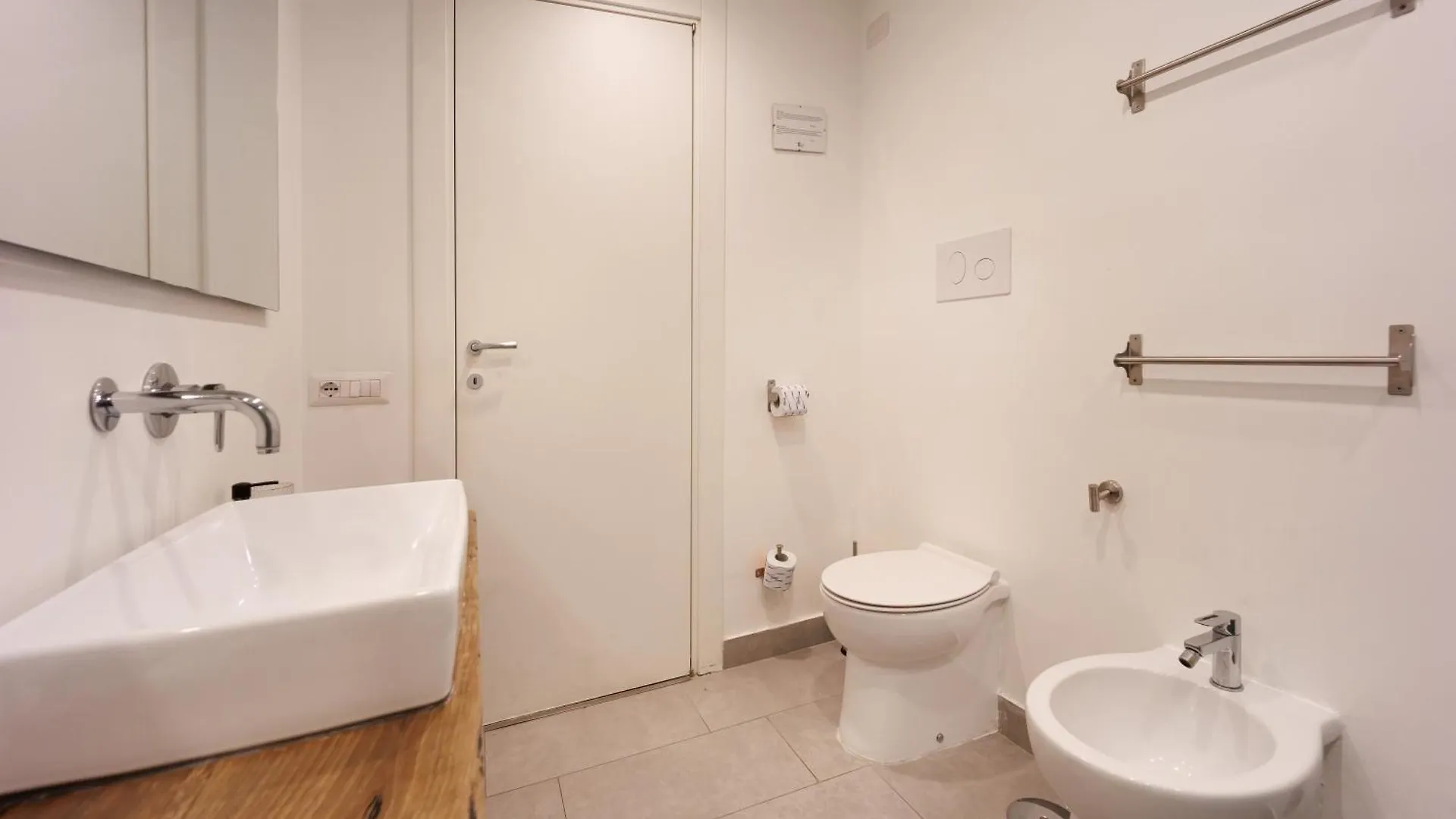 Bed and Breakfast The Dante House By House In Неаполь Италия