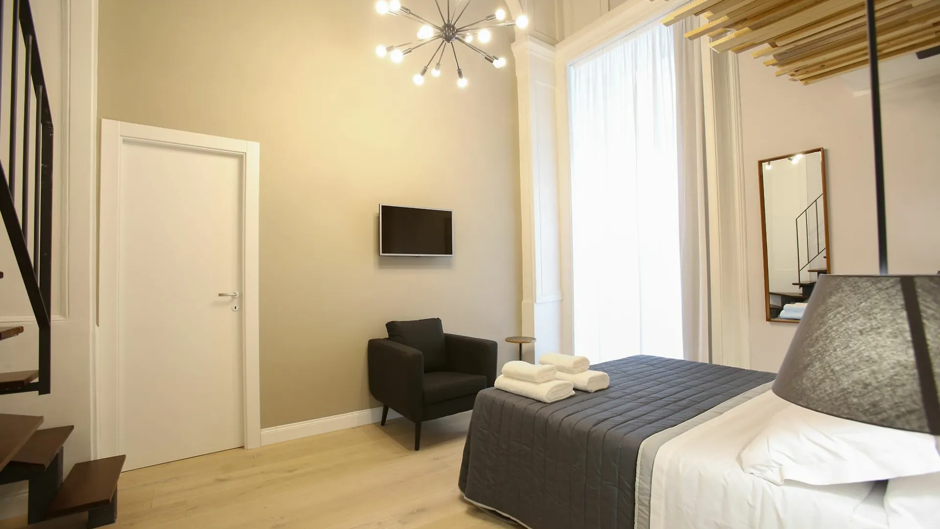 Bed and Breakfast The Dante House By House In Неаполь Италия