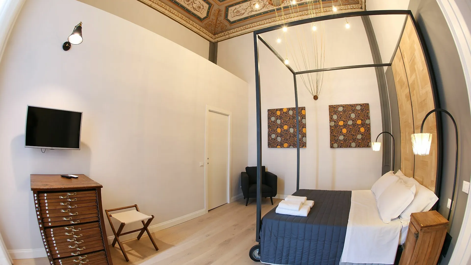 Bed and Breakfast The Dante House By House In Неаполь 2*,  Италия